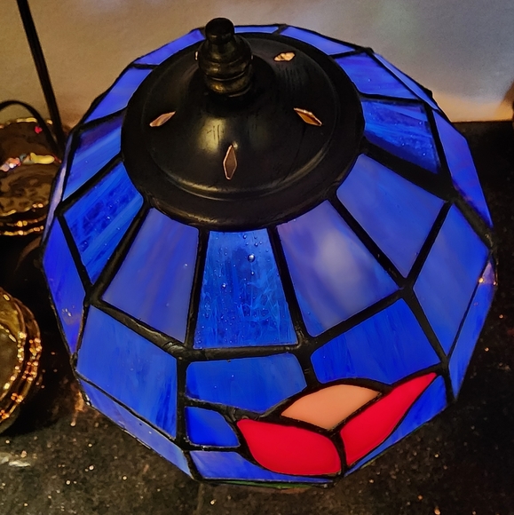 ❤️SOLD❤️ Tiffany Style Stained Glass Accent Table Lamp Tulips! - Picture 2 of 8